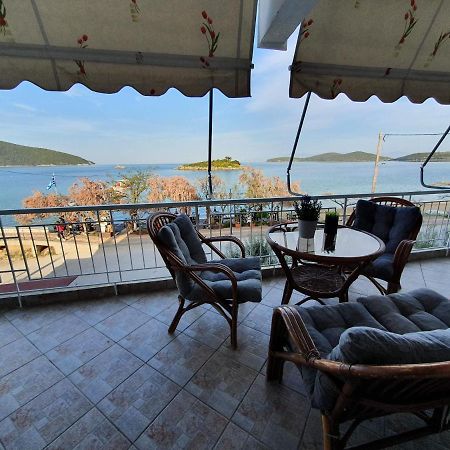 Θέα Μπροστά Στη Θάλασσα Apartment Néa Péramos Bagian luar foto
