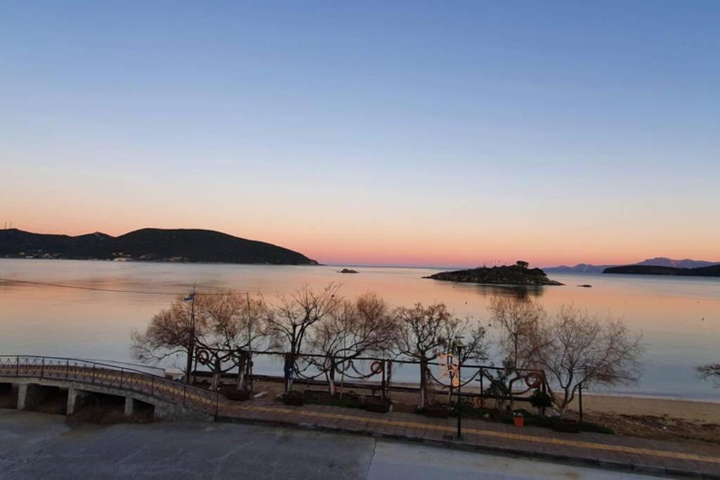 Θέα Μπροστά Στη Θάλασσα Apartment Néa Péramos Bagian luar foto