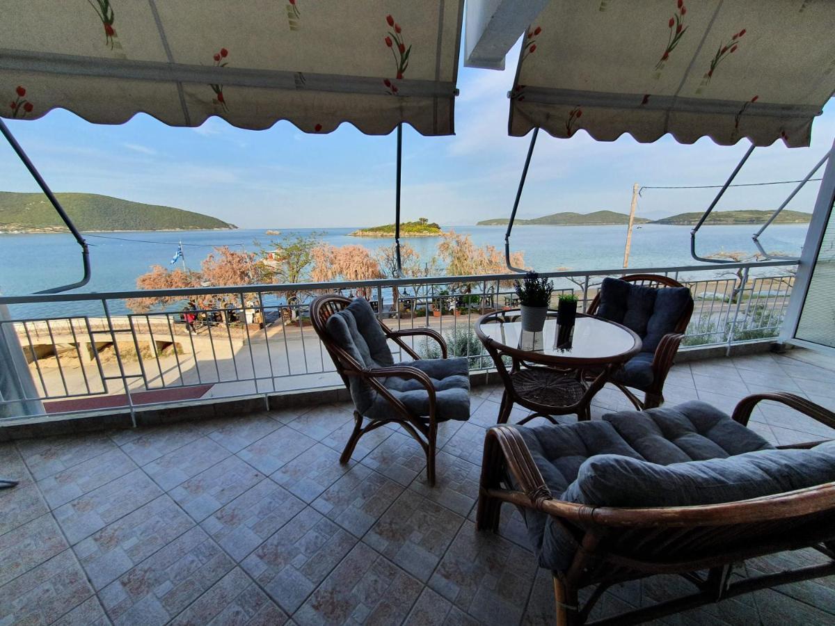 Θέα Μπροστά Στη Θάλασσα Apartment Néa Péramos Bagian luar foto