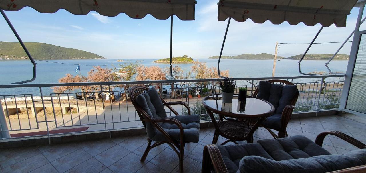 Θέα Μπροστά Στη Θάλασσα Apartment Néa Péramos Bagian luar foto
