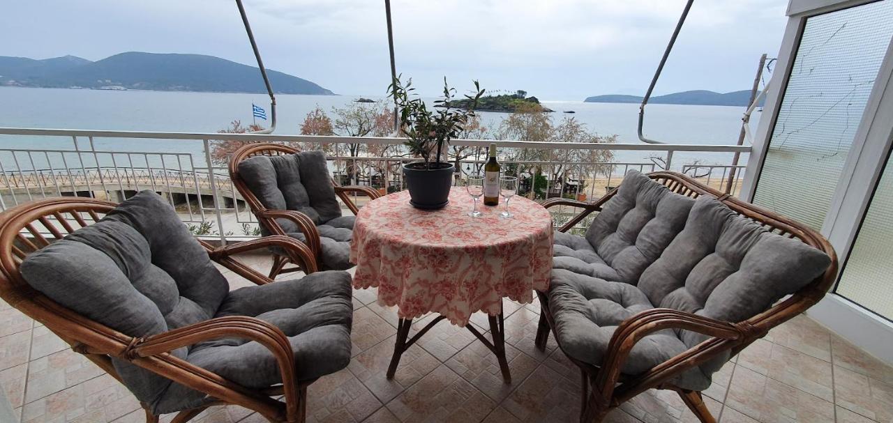 Θέα Μπροστά Στη Θάλασσα Apartment Néa Péramos Bagian luar foto
