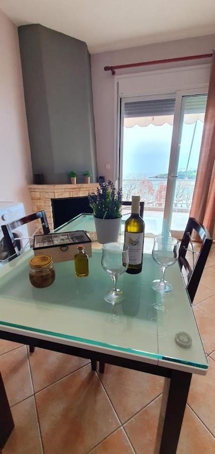Θέα Μπροστά Στη Θάλασσα Apartment Néa Péramos Bagian luar foto